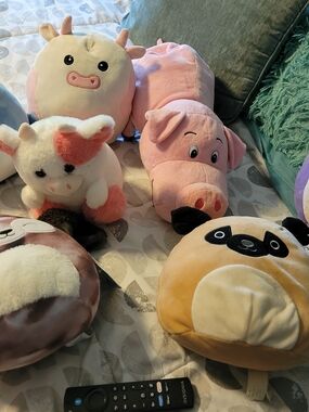 Squishmallows And Flipazoo Lot. Pug, Brown Dog, Cows, Owl, Seal, And Pink Pig